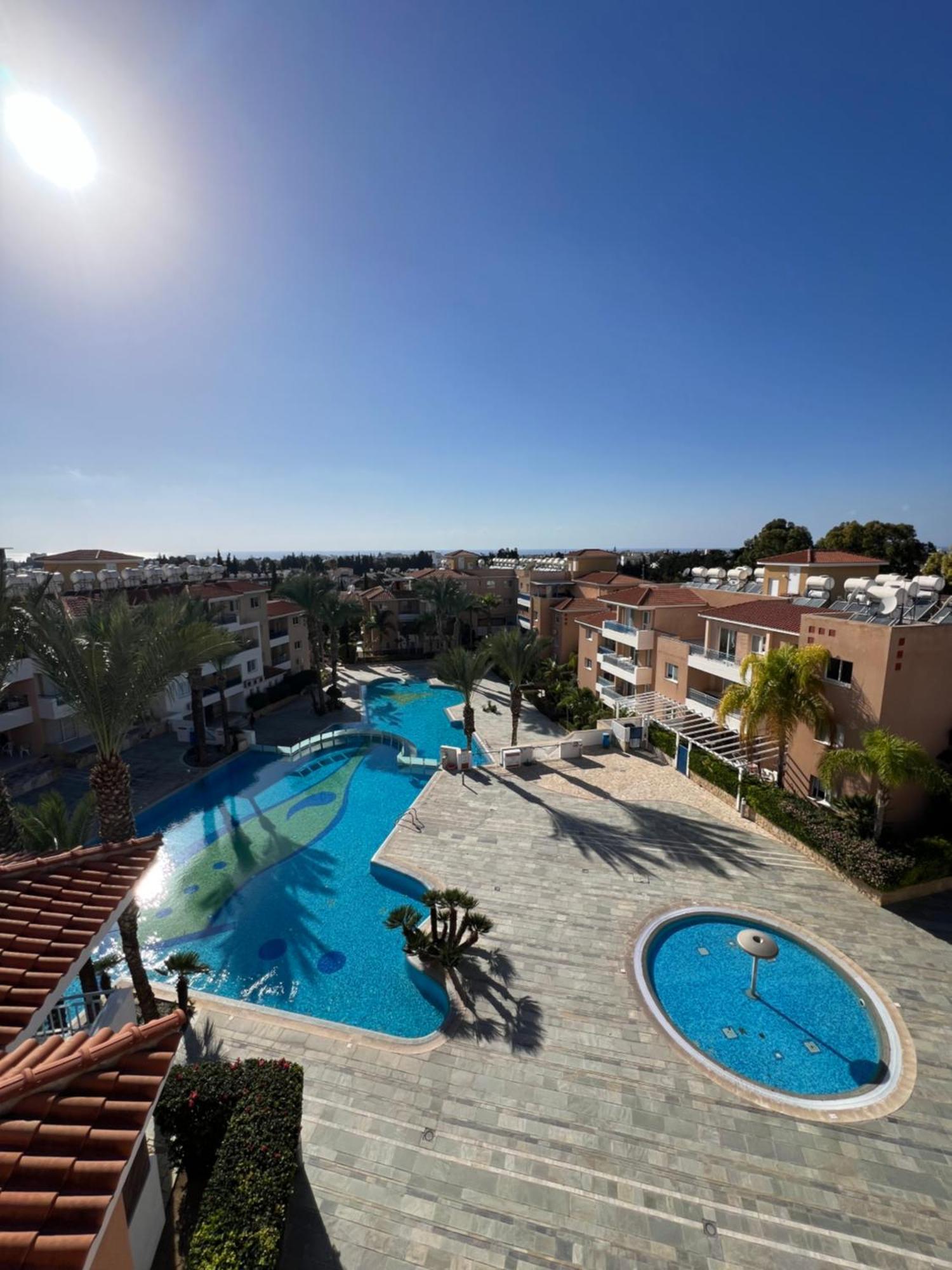 Iris Village Grand Apartment Paphos Exteriör bild