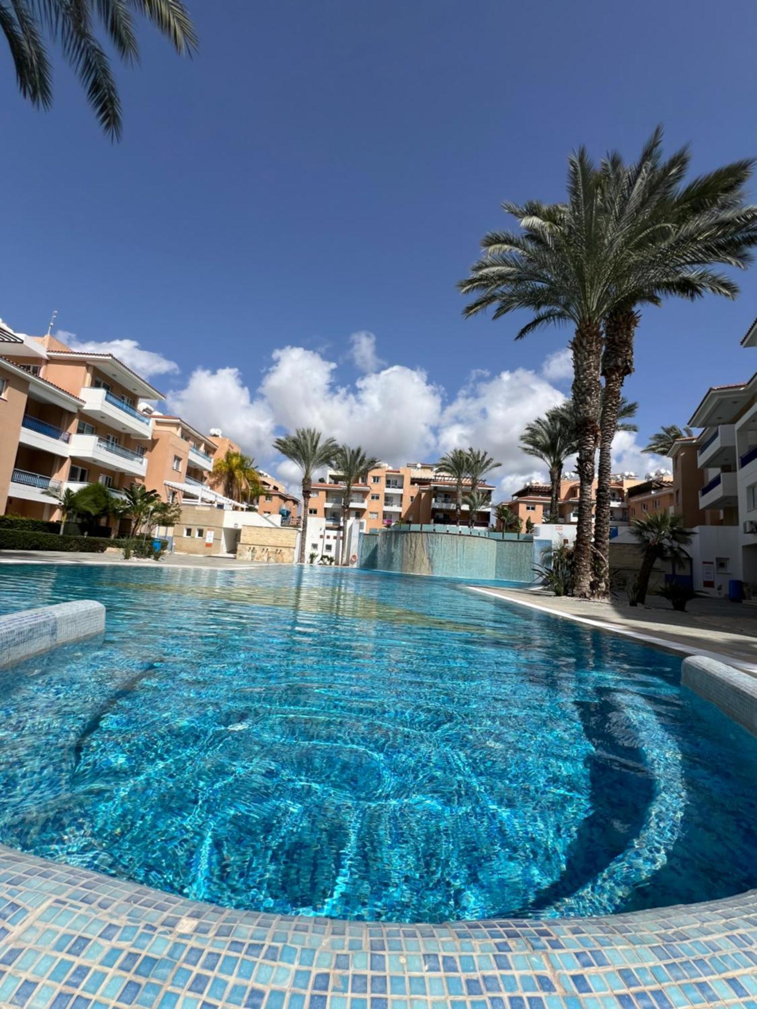 Iris Village Grand Apartment Paphos Exteriör bild