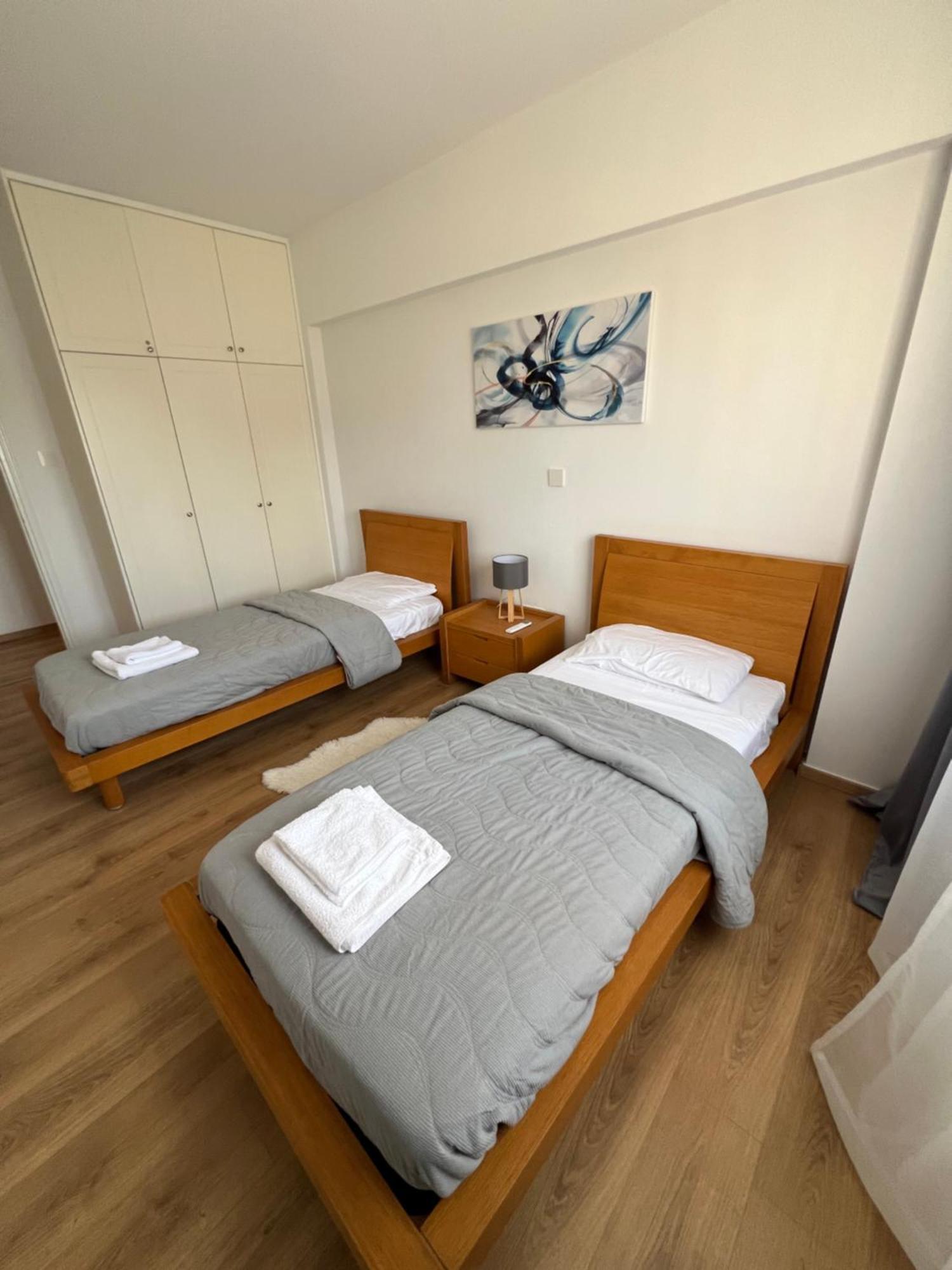 Iris Village Grand Apartment Paphos Exteriör bild