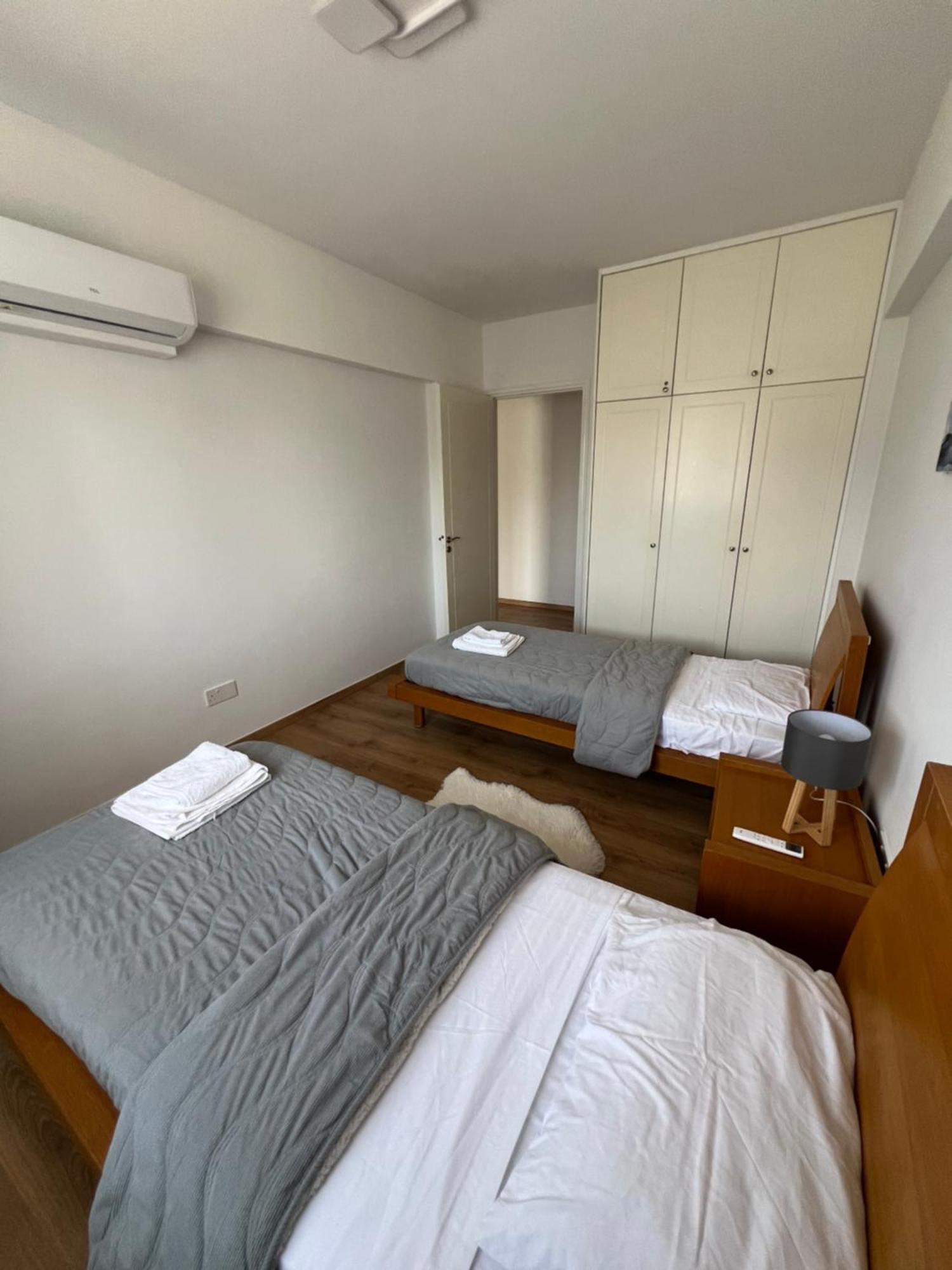 Iris Village Grand Apartment Paphos Exteriör bild