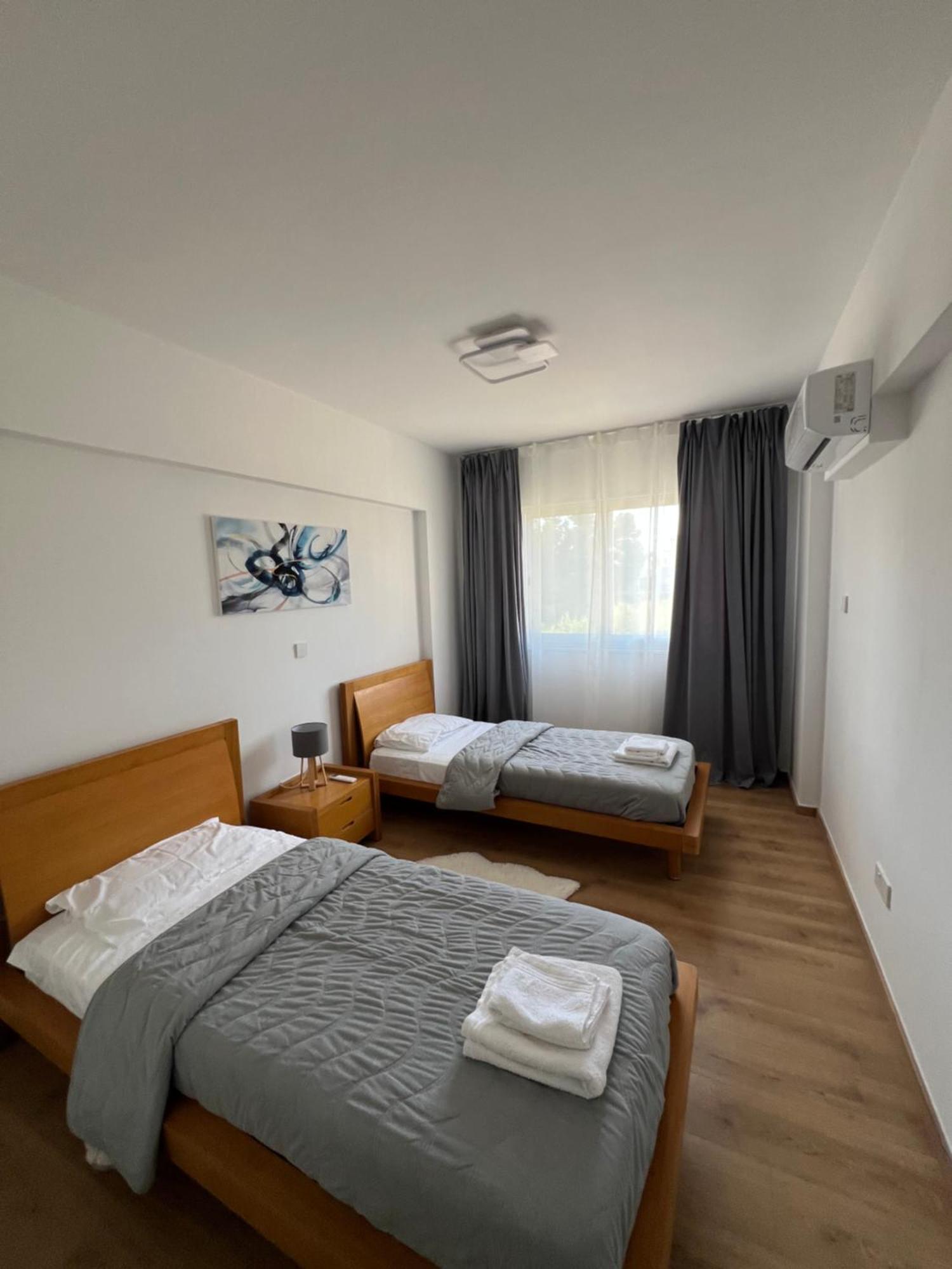 Iris Village Grand Apartment Paphos Exteriör bild