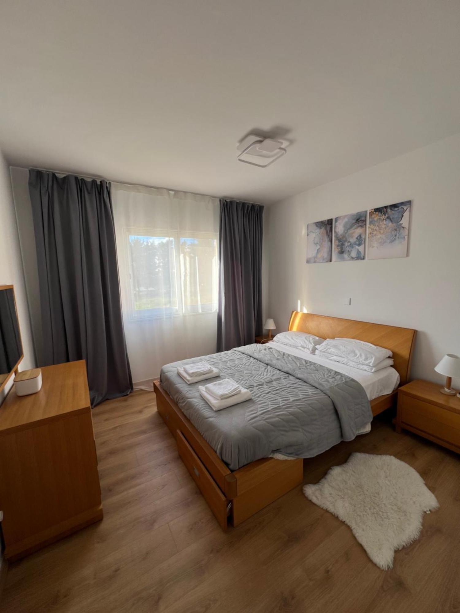 Iris Village Grand Apartment Paphos Exteriör bild