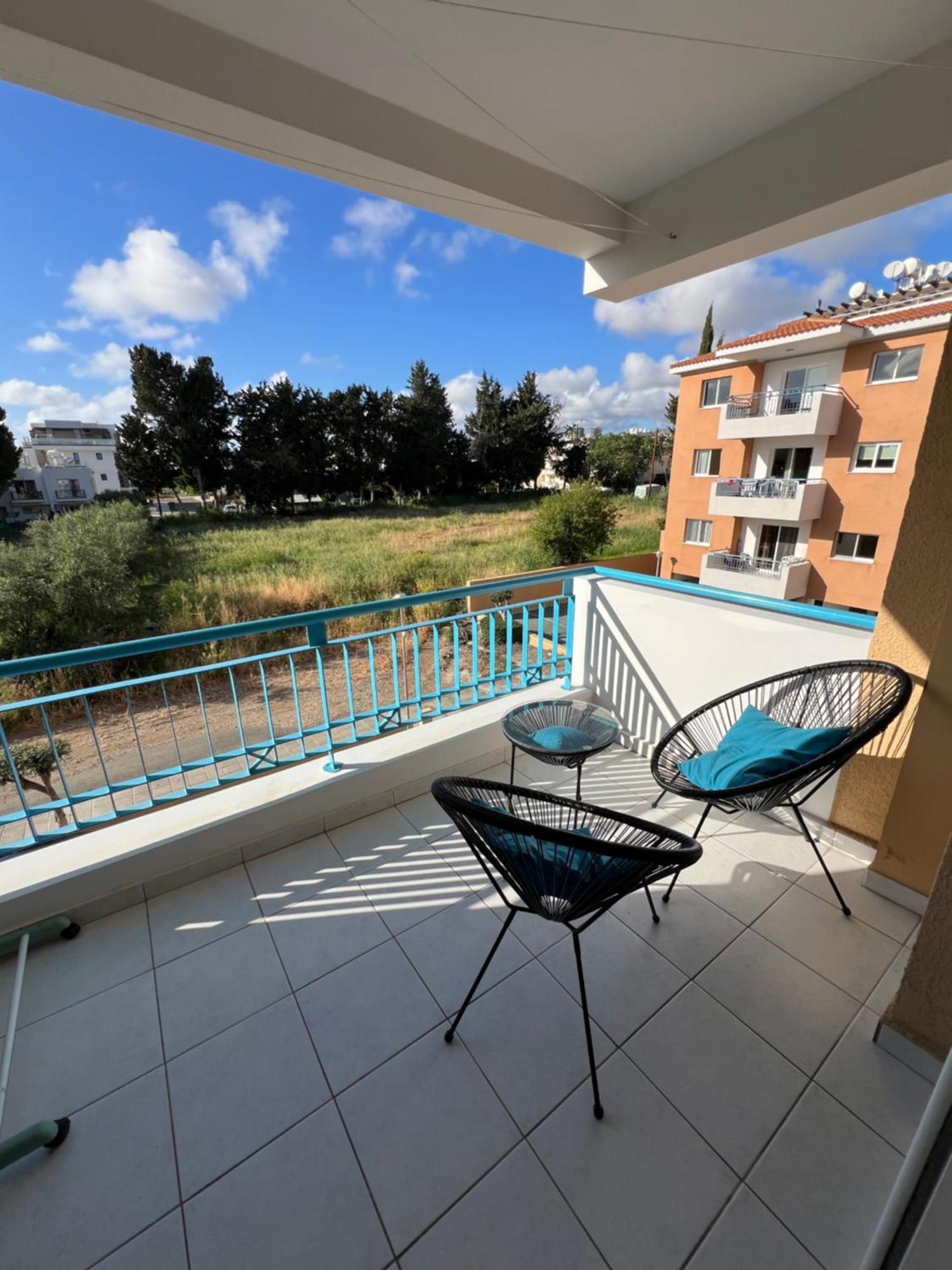 Iris Village Grand Apartment Paphos Exteriör bild